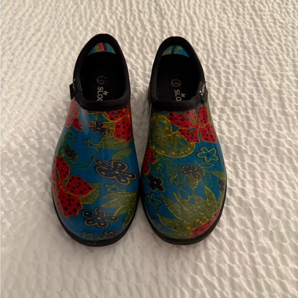 Sloggers Red and Blue Water Shoes Vibrant Design